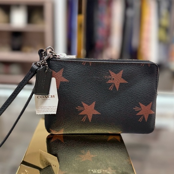 COACH leather star print zipper wristlet black NWT - Picture 1 of 4